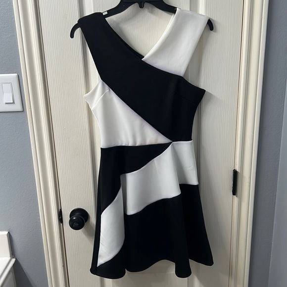 Trixxi Black and White color block dress - Picture 1 of 3
